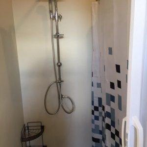 Studio 7 - 10 shower