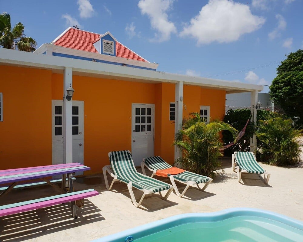 Huisvesting CuraStage Huisvesting op Curacao, de binnentuin van een studentenhuis