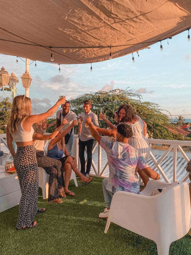 Bespaartips voor kosten stage op Curaçao