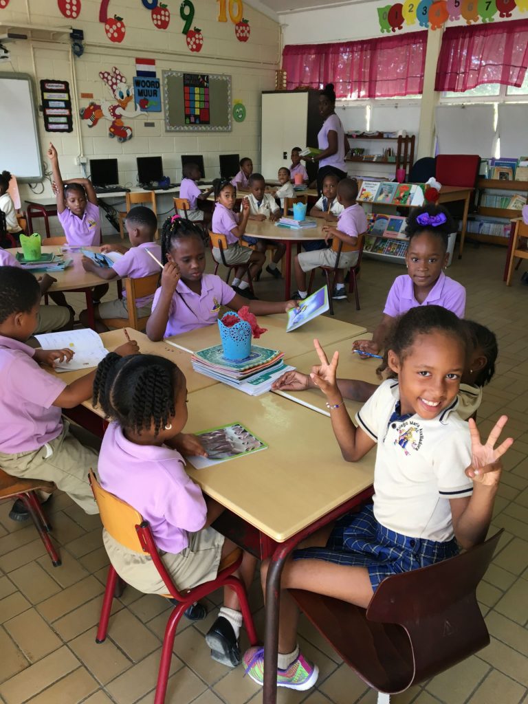 Leerlingen in de klas op Curacao