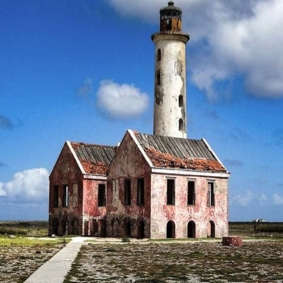 Vuurtoren op Klein Curacao van dichtbij